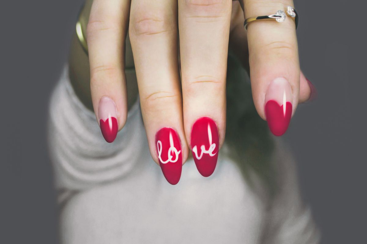 Red nail art manicure, Dripped Tipz style