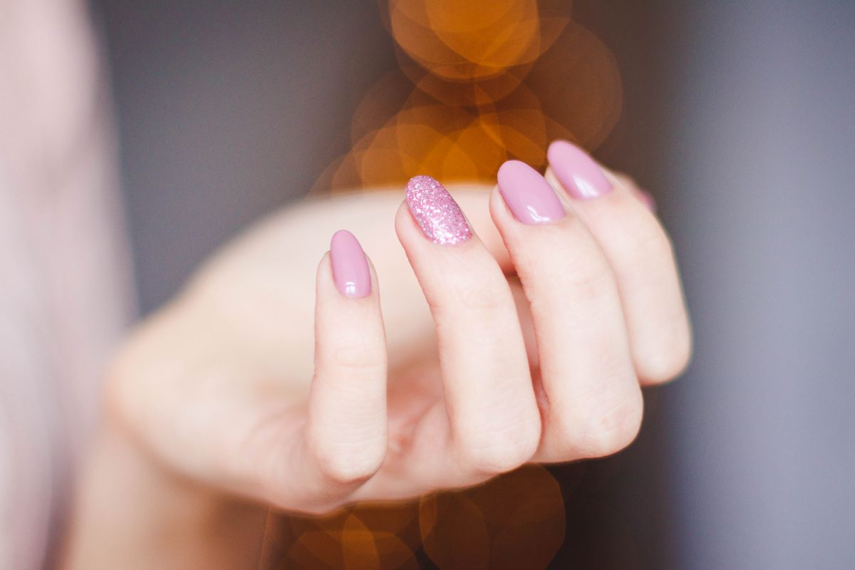 Pink glitter accent nail set